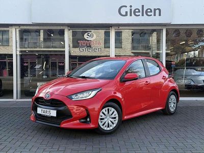 Rood Occasion 2021 Toyota Yaris Hybrid Plus Hatchback | € 20.900 (Eerlijke prijs)