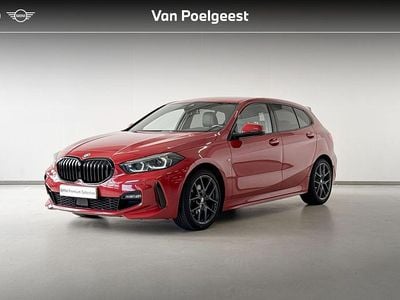 Melbourne rot metallic (rood metallic) Gebruikt 2021 BMW 118 Executive Hatchback | € 22.900 (Goede deal)