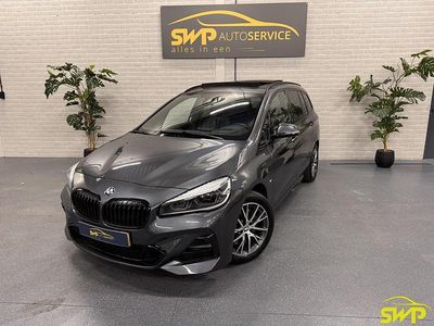 Grijs (metallic) Gebruikt 2020 BMW 220 Executive Stationwagen | € 25.950 (Iets duurder)