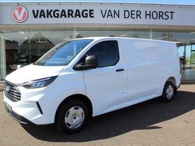 tweedehands Ford 300 TRANSIT CUSTOM2.0-136pk EcoBlue L2H1 Trend. Profiteer nu van BPM voordeel 2024 ! , Uit voorraad leverbaar, Camera, LED koplampen, Cruise Control, Aut. Airco, App Connect, Winterpack