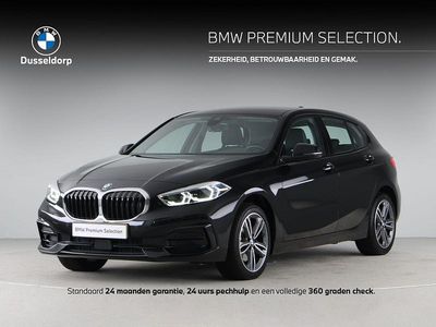 Zwart Gebruikt 2023 BMW 118 Sport Line Hatchback | € 27.450 (Eerlijke prijs)