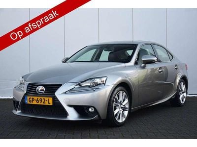 Grijs (metallic) Gebruikt 2015 Lexus IS300h Sport Line Sedan | € 13.950 (Eerlijke prijs)
