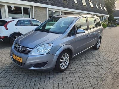 Grijs Gebruikt 2008 Opel Zafira MPV | € 2.250 (Eerlijke prijs)