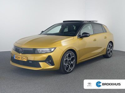 Geel Occasion 2025 Opel Astra Ultimate Hatchback | € 29.900 (Eerlijke prijs)