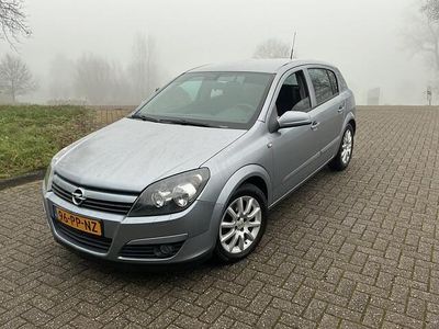 Grijs Gebruikt 2004 Opel Astra Enjoy Hatchback | € 1.999 (Eerlijke prijs)