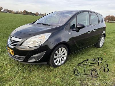Zwart (metallic) Occasion 2011 Opel Meriva Cosmo MPV | € 2.999 (Iets duurder)