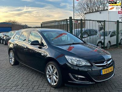 Zwart Occasion 2013 Opel Astra Sport Stationwagen | € 6.449 (Iets duurder)