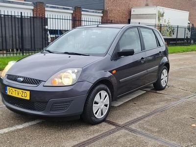 Grijs (metallic) Gebruikt 2007 Ford Fiesta Cool & Sound Edition Hatchback | € 1.299 (Goede deal)