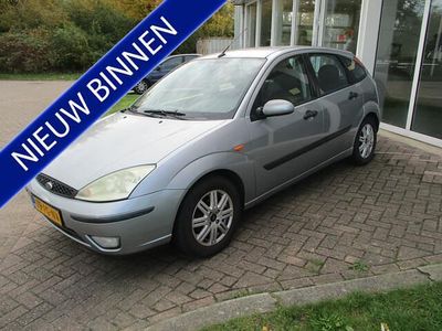 Zilver (metallic) Occasion 2004 Ford Focus Futura Hatchback | € 1.260 (Eerlijke prijs)