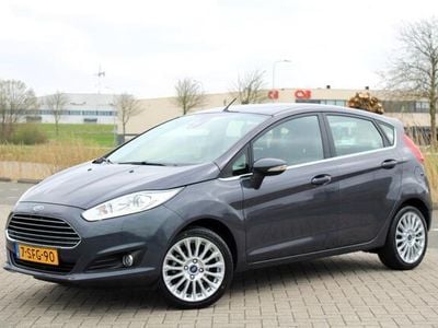 Occasion Ford Fiesta Titanium 101 PK (74 kW) 2013 Grijs Hatchback