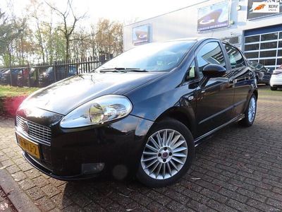 Zwart (metallic) Gebruikt 2009 Fiat Grande Punto Lusso Hatchback | € 3.450 (Eerlijke prijs)