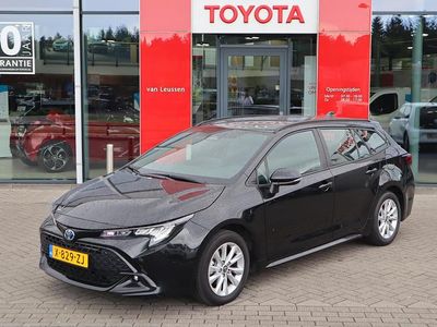 Zwart Gebruikt 2024 Toyota Corolla Hybrid Active Stationwagen | € 26.900