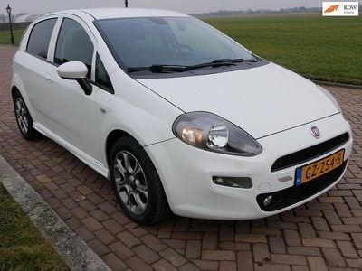 Wit Occasion 2015 Fiat Punto Evo Lounge Hatchback | € 4.355 (Iets duurder)