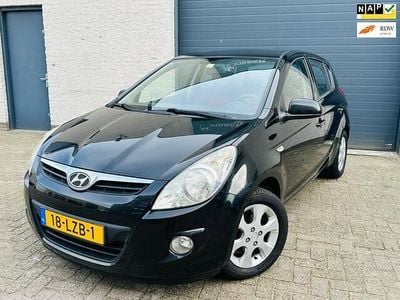 Zwart Gebruikt 2010 Hyundai i20 Dynamiq Hatchback | € 3.999 (Eerlijke prijs)