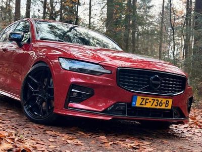 Oranje Gebruikt 2019 Volvo S60 R-Design Sedan | € 29.999 (Eerlijke prijs)