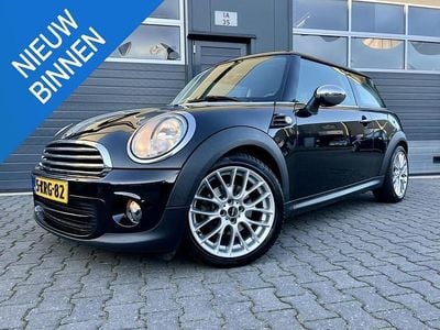 Zwart (metallic) Gebruikt 2013 Mini ONE Chili Hatchback | € 3.940 (Eerlijke prijs)