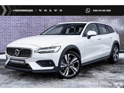 Wit Occasion 2022 Volvo V60 CC Ultimate Stationwagen | € 51.194