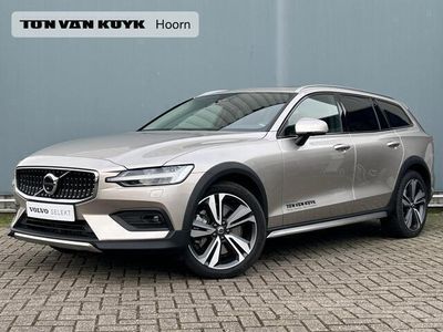 tweedehands Volvo V60 CC 2.0 B5 AWD Ultimate Styling pakket 19 inch Schuifdak 360 camera 2 elektrische stoelen climate line