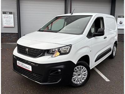 Wit Gebruikt 2022 Peugeot Partner Premium MPV | € 11.795 (Super prijs)