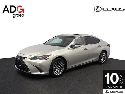 Beige Nieuw 2025 Lexus ES300H President Line Sedan | € 81.190