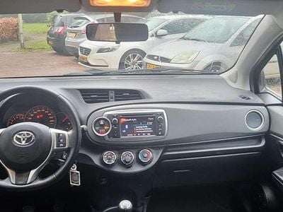 Occasion Toyota Yaris 99 PK (72 kW) 2013 Grijs Hatchback