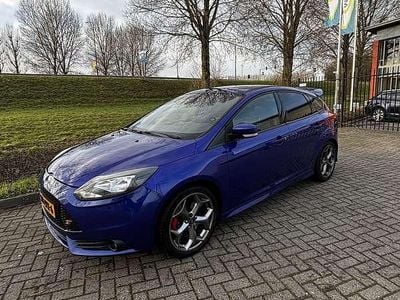 Blauw Occasion 2013 Ford Focus ST Hatchback | € 10.600 (Goede deal)