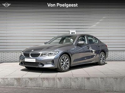 Mineralgrau metallic (grijs metallic) Occasion 2020 BMW 330e Comfort Edition Sedan | € 28.900 (Super prijs)