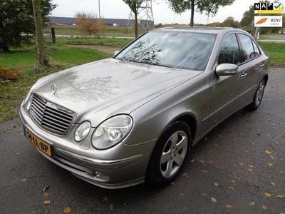 Grijs Gebruikt 2003 Mercedes E240 Avantgarde Sedan | € 7.500