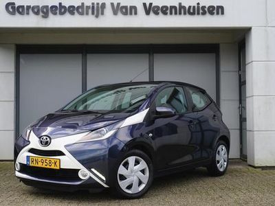 tweedehands Toyota Aygo 1.0 VVT-i 69pk Automaat x-play 5Drs Airco A-Camera