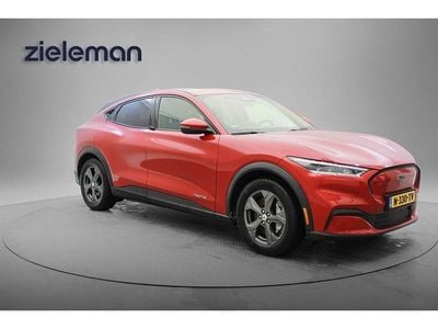 Rood Occasion 2021 Ford Mustang Mach-E S SUV | € 19.845 (Goede deal)