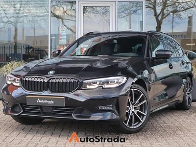 Zwart (metallic) Occasion 2022 BMW 320e Sport Line Stationwagen | € 24.700 (Eerlijke prijs)