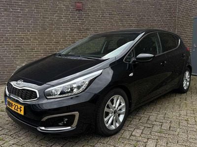 Zwart Gebruikt 2016 Kia Ceed Hatchback | € 12.940 (Eerlijke prijs)