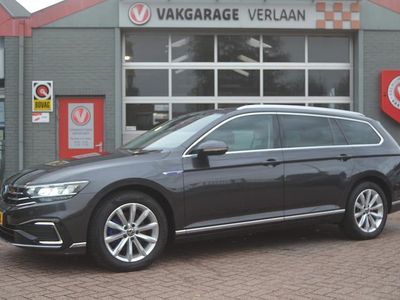 Grijs Occasion 2022 VW Passat Business Stationwagen | € 21.750 (Goede deal)