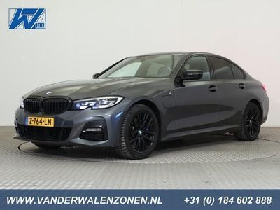 tweedehands BMW 330e 3-SERIEeDrive 252pk Steptronic M Sport Edition ECC NAVI LED 1/2ZWART.SPORT.LEDER/ALCA. STOELVERWARMING DAB+ SPORTREMMEN SHADOWLINE ZW.GRILL+HEMEL PDC+PARK.ASSIST 18''T.T.