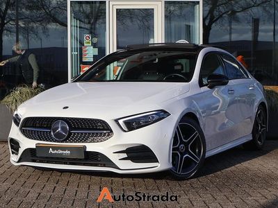 Wit (metallic) Occasion 2021 Mercedes A180 AMG line Sedan | € 26.900 (Eerlijke prijs)