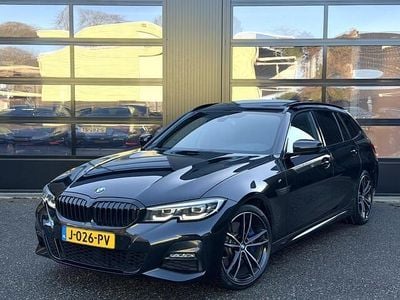 Zwart (metallic) Gebruikt 2020 BMW 330 Shadowline Stationwagen | € 32.999 (Iets duurder)