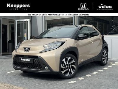 Beige (metallic) Occasion 2025 Toyota Aygo X Pulse SUV | € 19.900 (Eerlijke prijs)