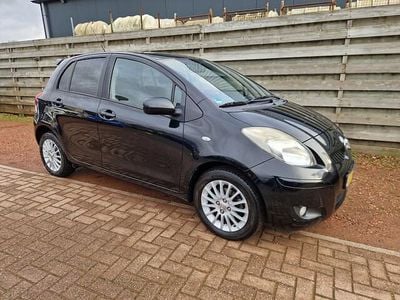 Zwart Gebruikt 2009 Toyota Yaris Hatchback | € 4.450 (Eerlijke prijs)
