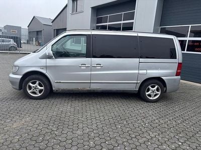 Grijs (metallic) Gebruikt 2002 Mercedes V220 MPV | € 1.950