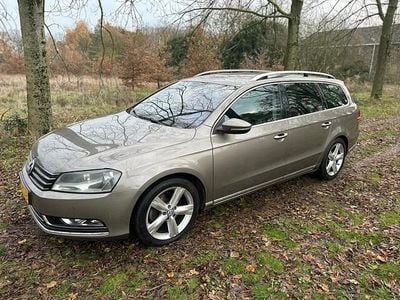 Bruin Occasion 2011 VW Passat Highline Stationwagen | € 7.350 (Iets duurder)