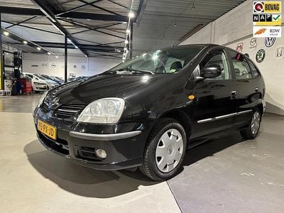 Nissan Almera Tino