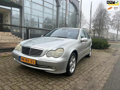 Grijs Gebruikt 2004 Mercedes C180 Avantgarde Sedan | € 2.950 (Iets duurder)