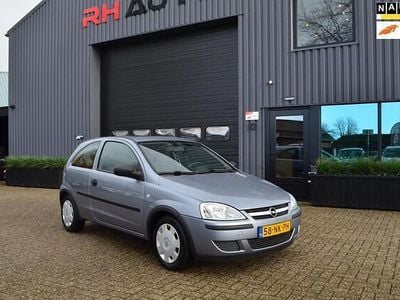 Grijs Gebruikt 2003 Opel Corsa Essentia Hatchback | € 1.750 (Eerlijke prijs)