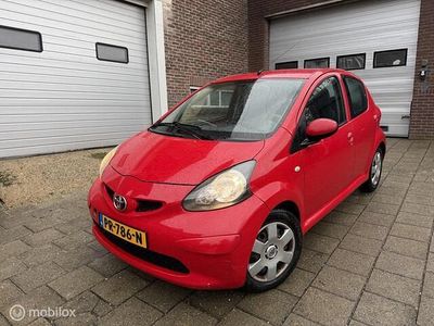 Rood Gebruikt 2008 Toyota Aygo Hatchback | € 1.495 (Eerlijke prijs)
