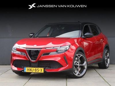 Rood Occasion 2025 Alfa Romeo Junior Veloce SUV | € 37.945 (Duur)