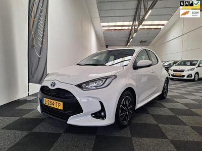 tweedehands Toyota Yaris 2021. Hybrid Dynamic MET SLECHTS 18.000 km NAP.