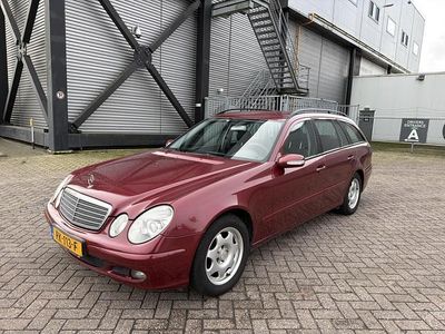 Rood Gebruikt 2005 Mercedes E220 Classic Stationwagen | € 3.500 (Duur)