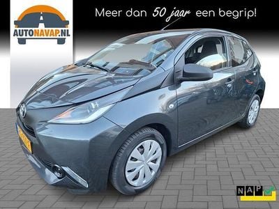 Grijs Occasion 2017 Toyota Aygo Hatchback | € 7.995 (Goede deal)