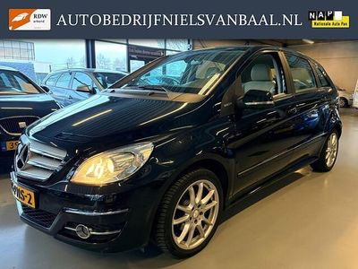 Zwart (metallic) Gebruikt 2011 Mercedes B180 Business MPV | € 6.999 (Iets duurder)