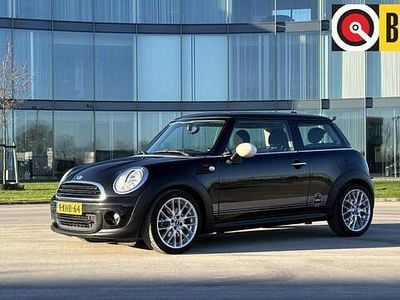 Zwart (metallic) Gebruikt 2013 Mini ONE Business Hatchback | € 6.880 (Iets duurder)